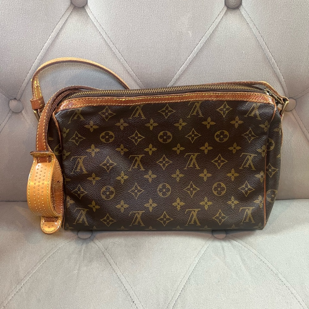 Authentic Vintage Louis Vuitton Purse🤩😍
